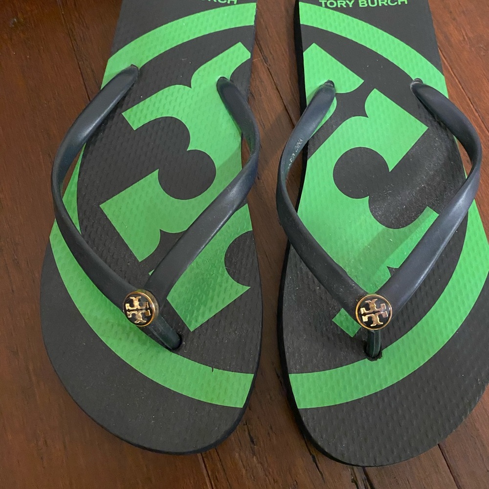 Tory Burch flip-flops navy blue with green accent size 9 in very good condition